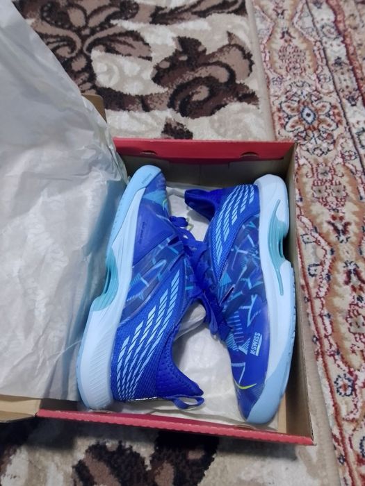 38 размер кросовка спортивный из Амереки  превезли женские оригинал.