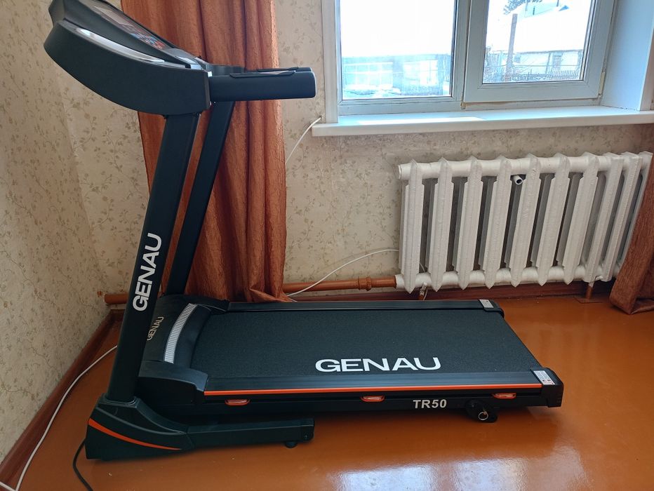 Продам беговую дорожку Genau TR50