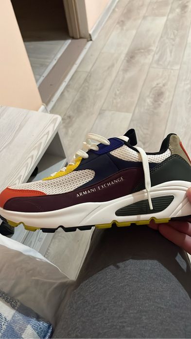 Продам оригинальные кроссовки Armani Exchange