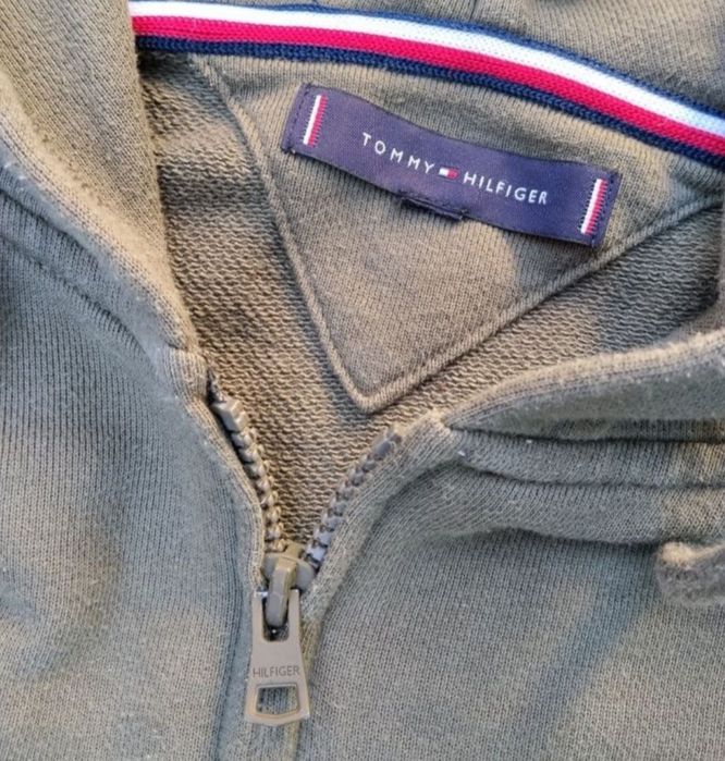 Vând hanorac de bărbați Tommy Hilfiger.