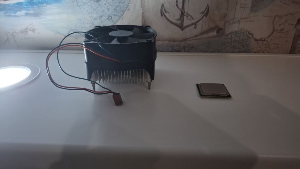 Продам Intel Celeron e3200 с кулером