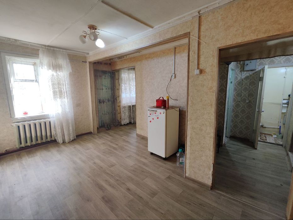 2 ком квартиру Спутник 9. Первый этаж . Без обстановки. 250уе