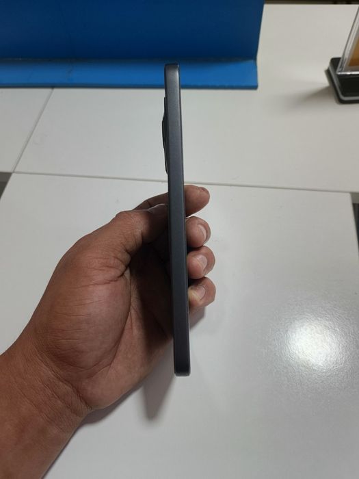 Honor 400 liti 12 g 256 g