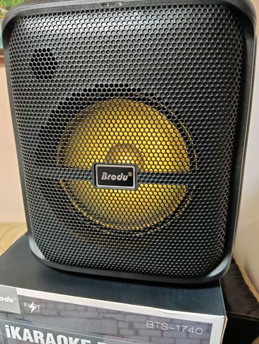 Чисто нова Караоке колона със 2 бр Микрофони!