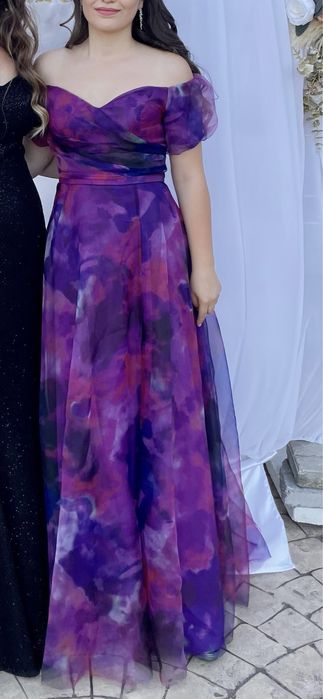 Продавам официална рокля