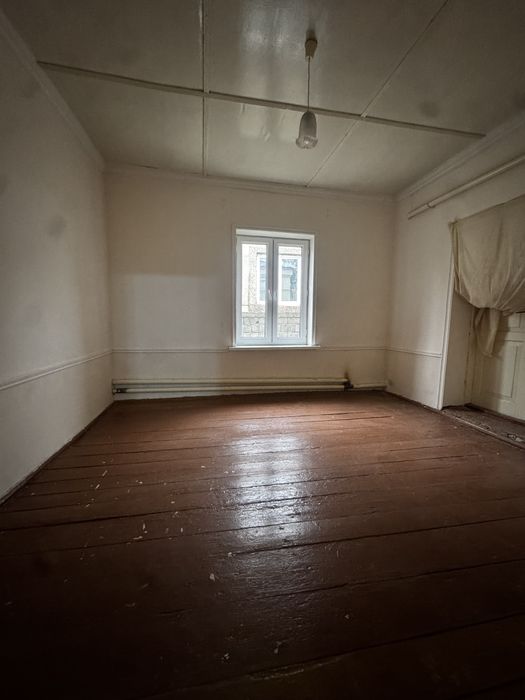 Очень хороший добротный дом кирпичный!