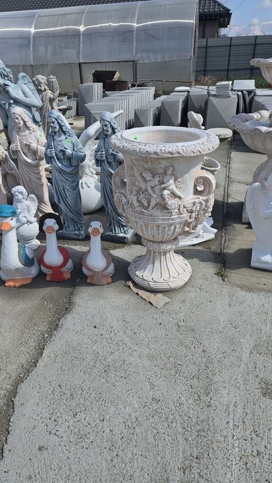 Decorațiuni grădină din beton (pitici, figurine statuiete)