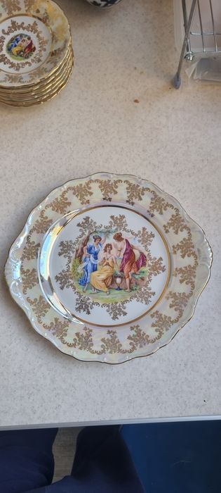 Продаётся Чешский сервиз, состоящий из 22 предметов