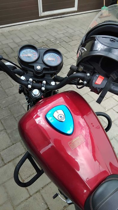 Motocicleta marca SPARK  de 150 cmc cu carte  RAR .