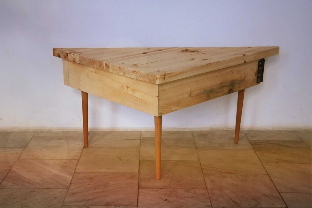 Триъгълна маса от бор