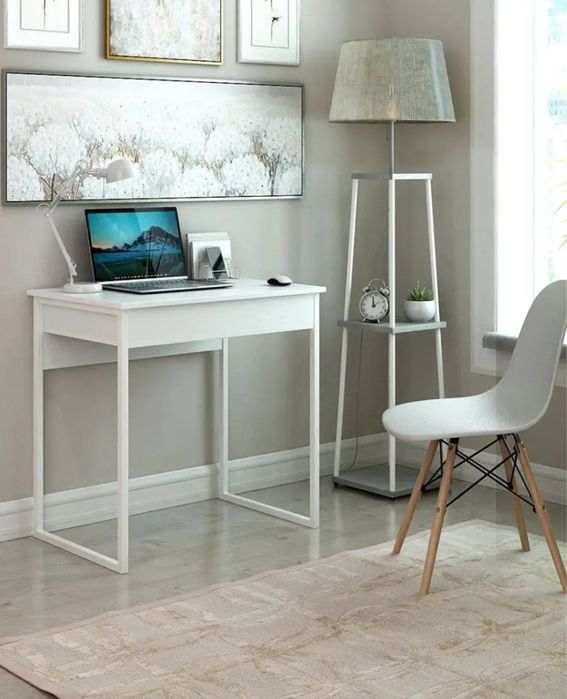 Компьютерный стол в отличном состоянии