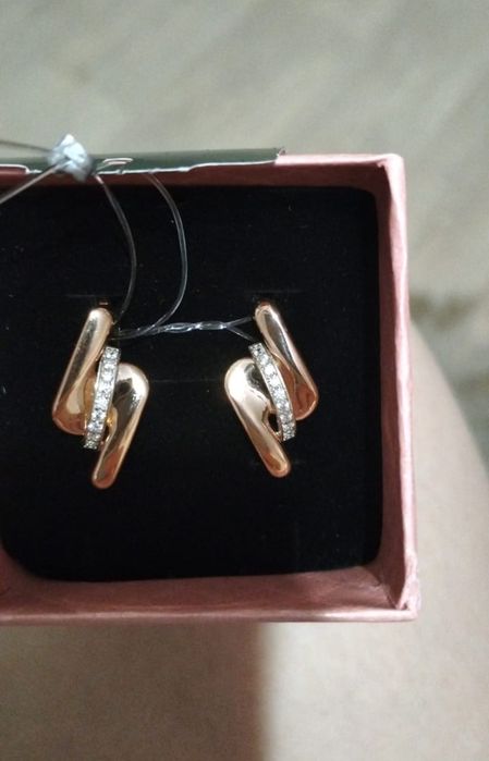 Продам золотые серьги проба 585