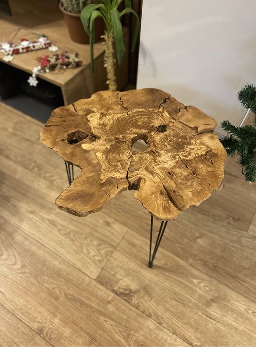 Уникална холна масичка от маслина и метал