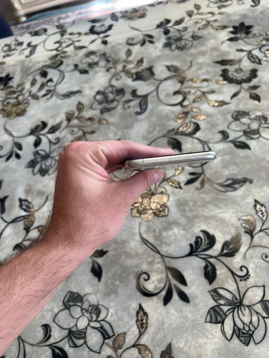 Продам IPhone 11 pro max