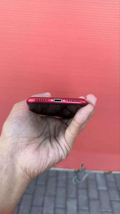 Продаю iPhone SE 2020
