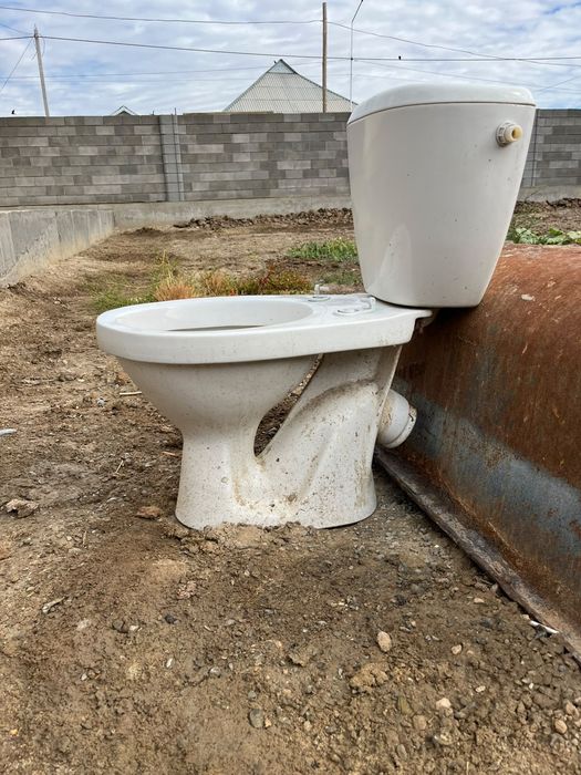 Унитаз в хорошом состояние
