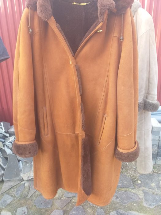 Vînd cojoc blană de oaie