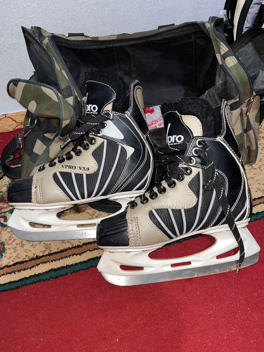 Продам конькииии