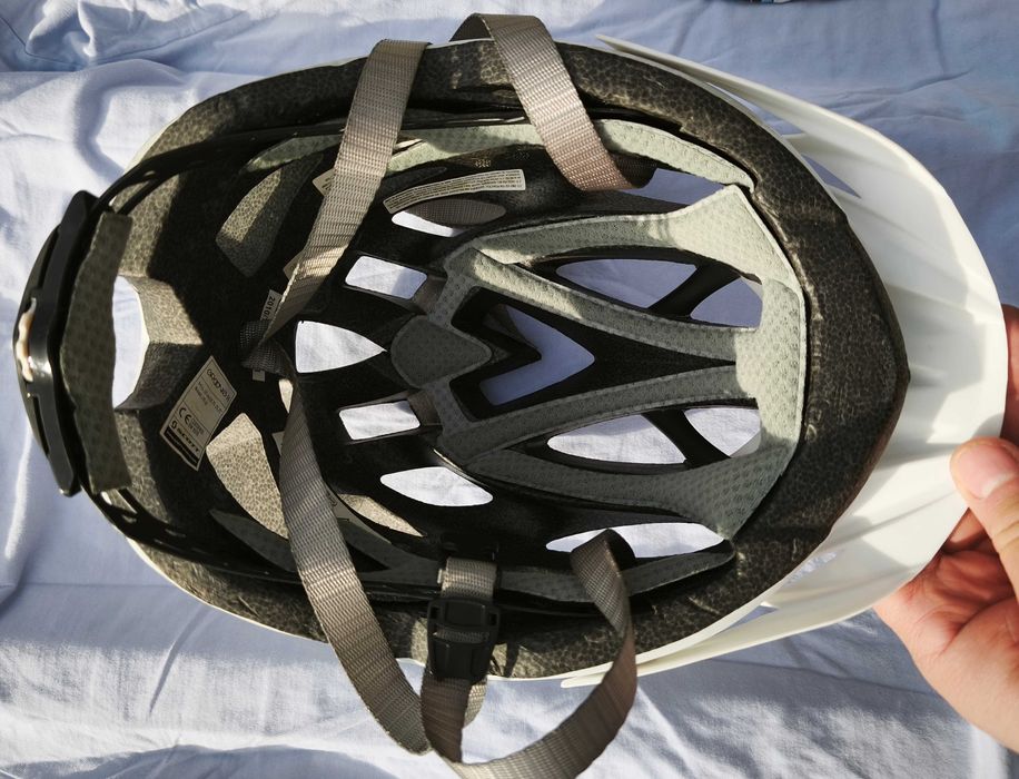 Продавам каска за велосипед SCOTT GROOVE II white-mat размер М