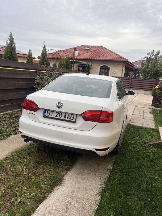 Volkswagen Jetta III, 1.2 TSI, 2012 – 106 CP | 2 seturi de anvelope | Negociabil  Vând Volkswagen Jetta III, an 2012, motor 1.2 TSI