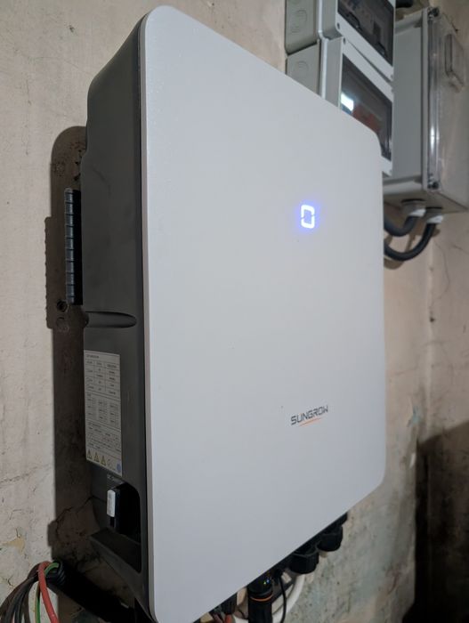 Sistem complet Invertor hibrid 6KW trifazic + Baterii 9.6Kwh Sungrow