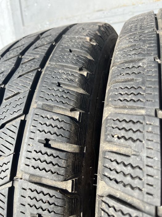 2 бр. зимни гуми за бус 215/65/16C Hankook 6/7 mm DOT 3519/3621