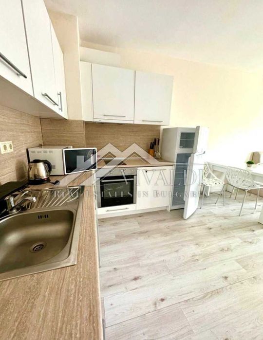 Дава се под наем Тристаен апартамент в Варна, Аспарухово - 85 кв.м за 850 € - Снимка #3