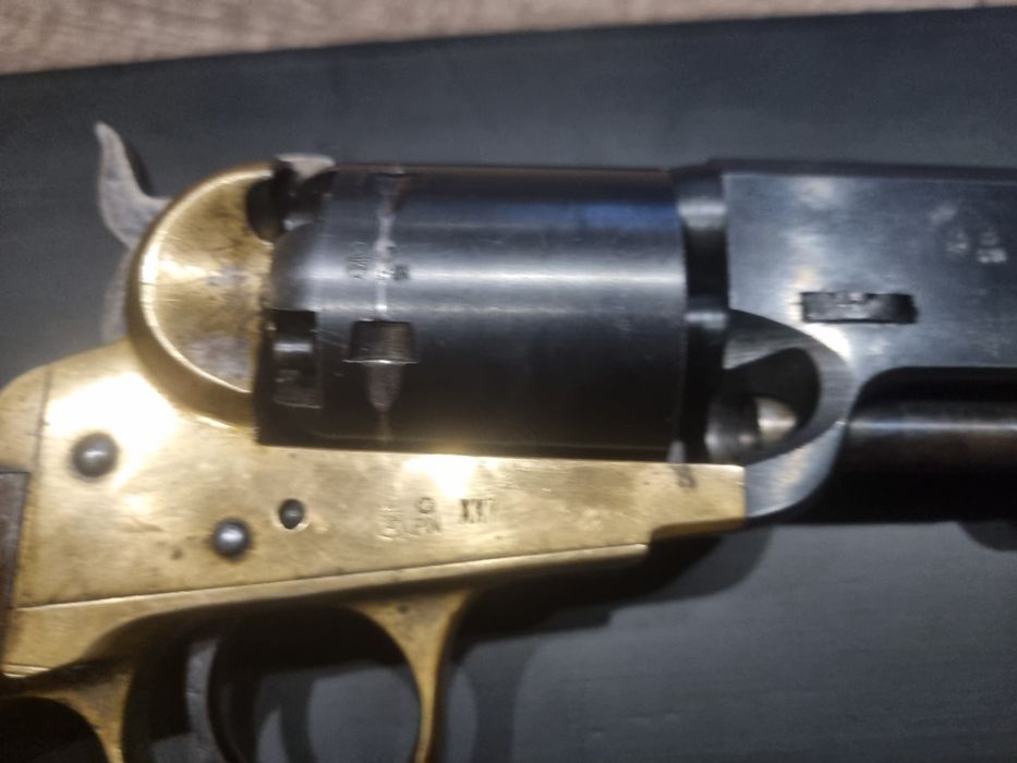 Стар револвер Колт Нави 1851г