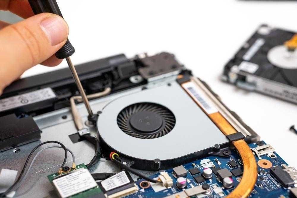Reparatii laptop, calculatoare Bucuresti / Curatare laptop - Service Easy IT