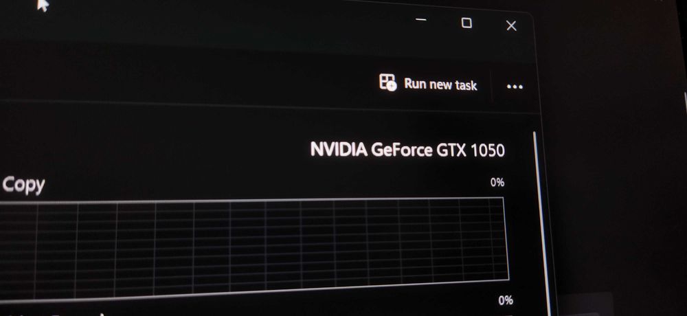 Лаптоп Dell XPS 15 9570 OLED ; i5-8300H 2.30 GHz , 16 GB RAM , GTX 1050