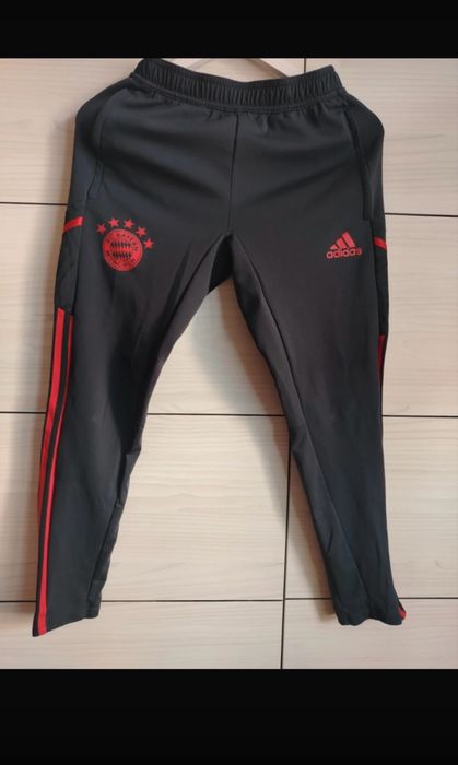 Pantaloni treining
