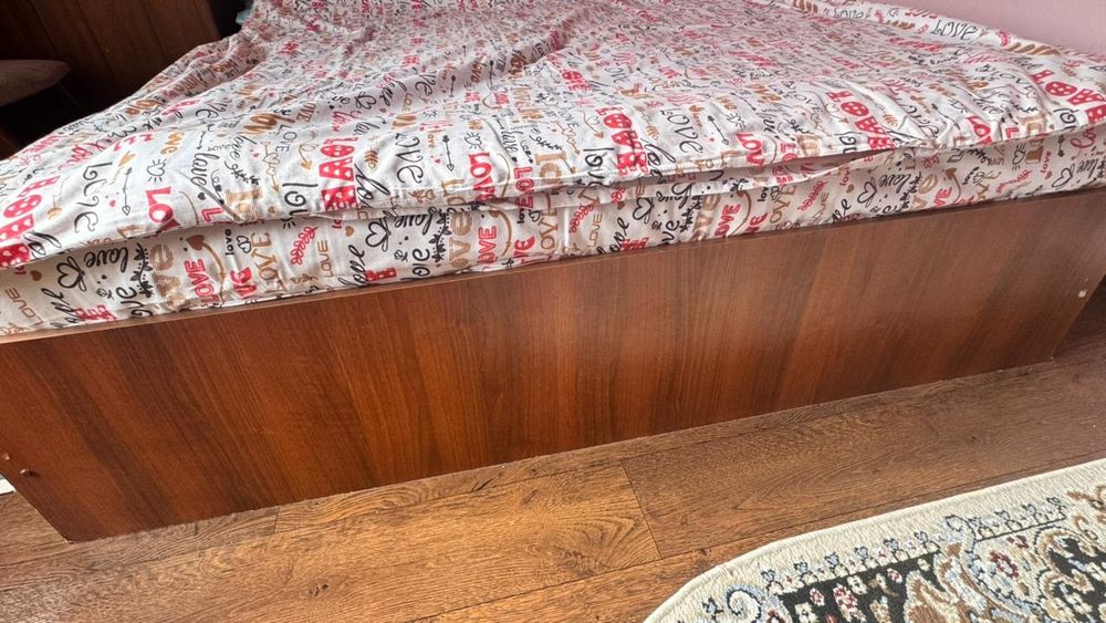 Продается двухспальная кровать