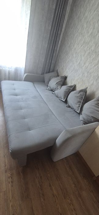 Продам диван.Требует химчистку