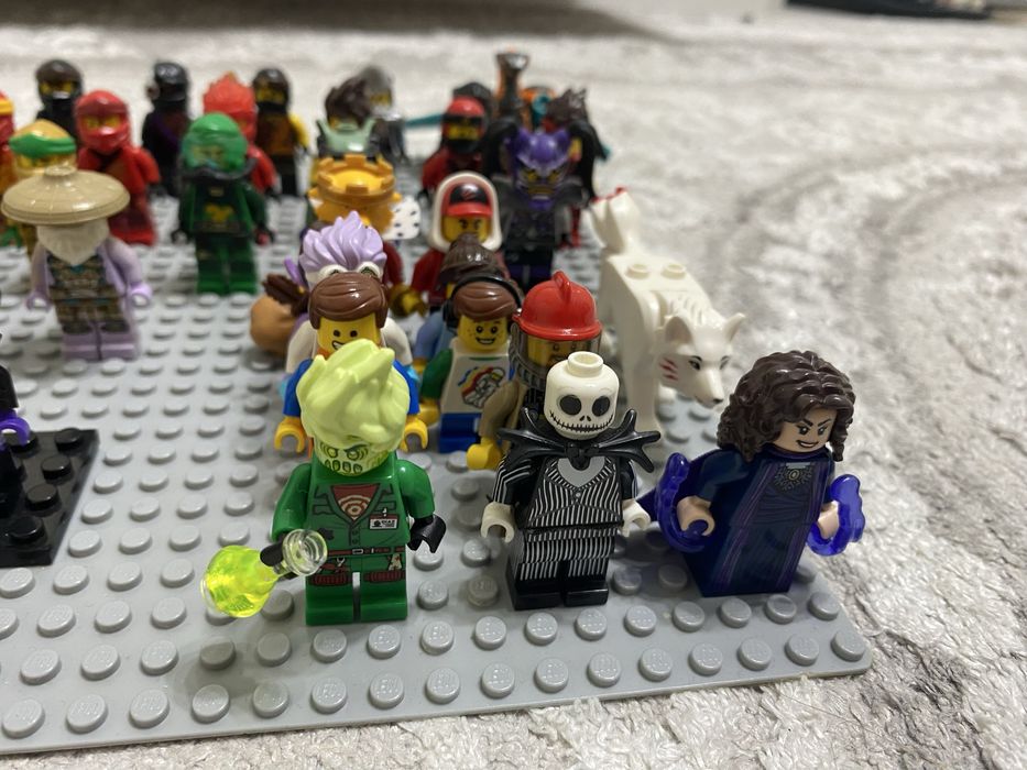 Продам лего  фигурки