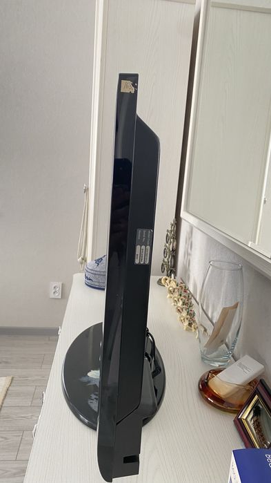 Продам телевизор Samsung диагональ 80 см