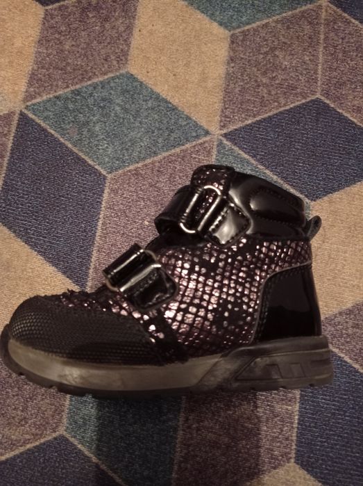 Ботинки для девочек срочно продам!!!