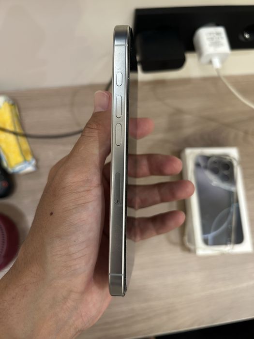 Продам iphone 16 pro 512gb