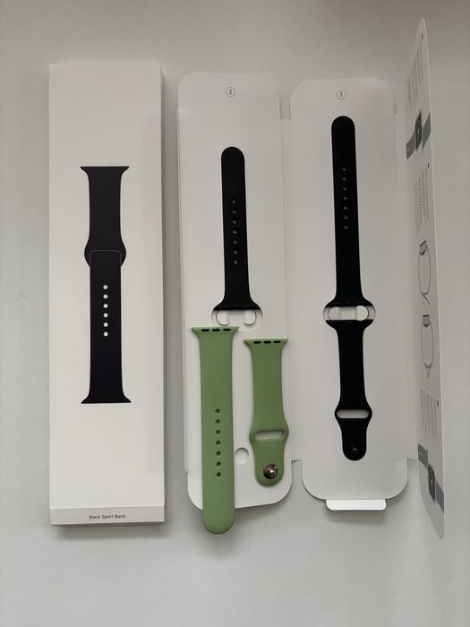 Apple Watch Series 4 - 40mm Space Gray(Aluminum) + Black Sport Band