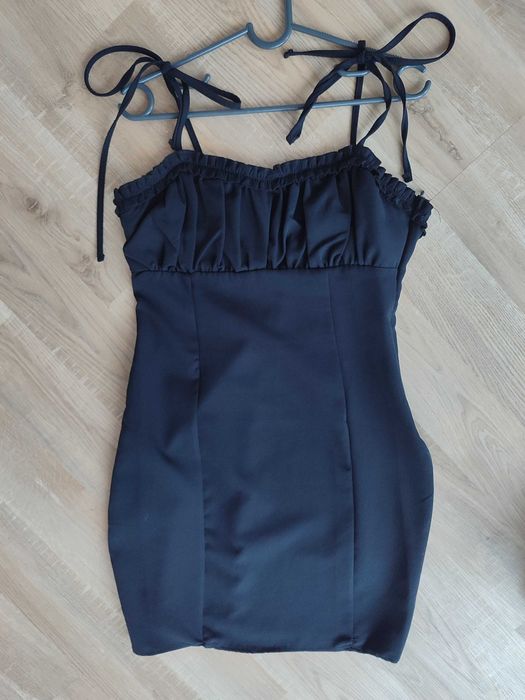 Черна дамска рокля