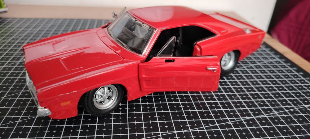 броя метални колички мащаб 1:24 (Комплект