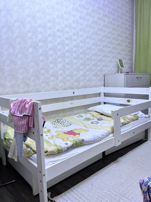 Детская кровать с матрасами