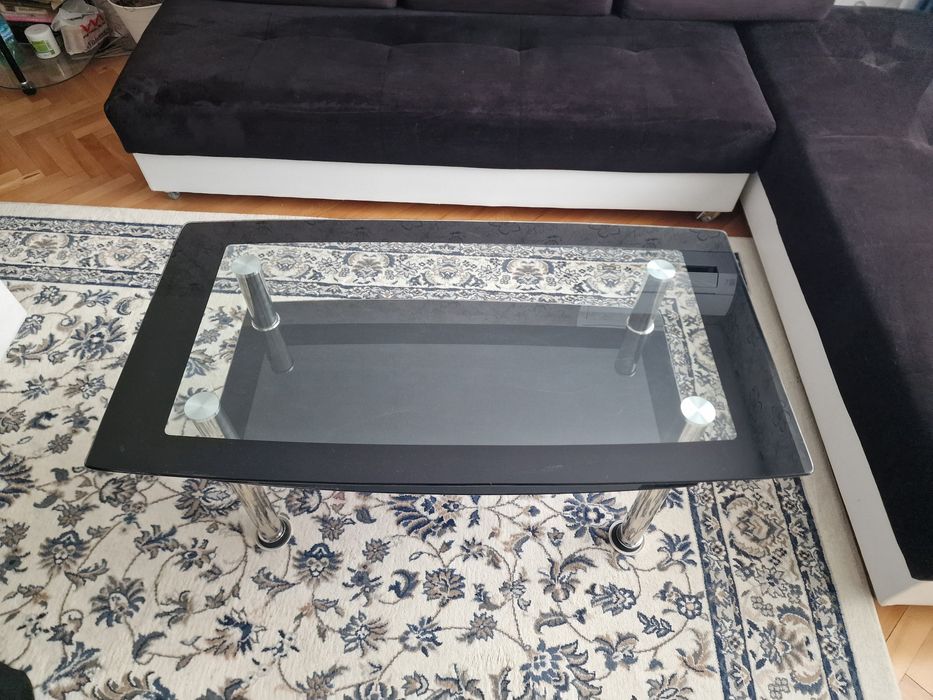 Продавам холна маса