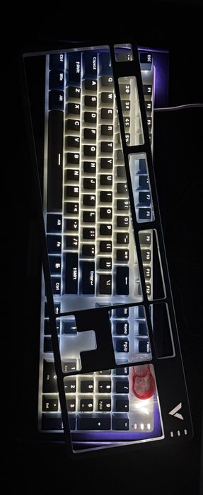 Механическая клавиатура в отлчичном состоянии Rapoo v500 Pro