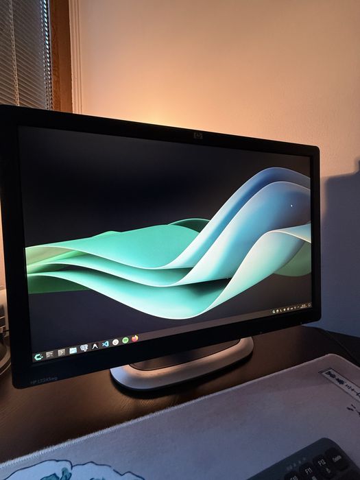 Офис монитор HP 22" Widescreen LCD 160°