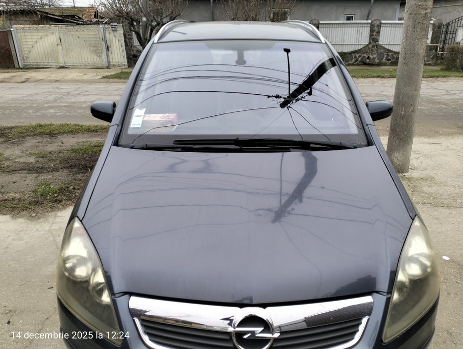 Vând Opel Zafira