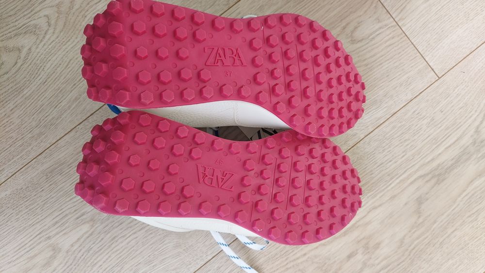 Продам новые кроссовки