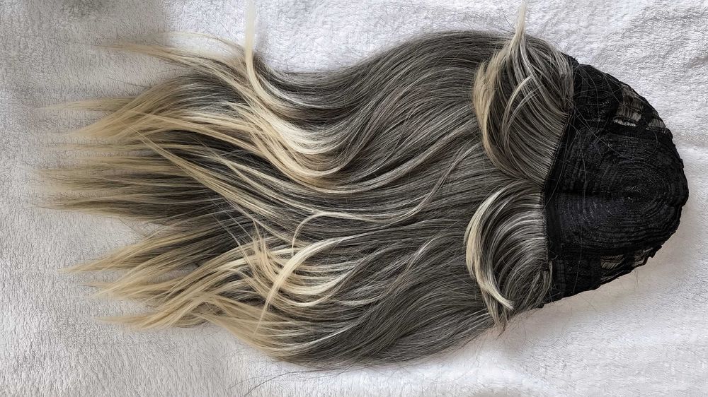 Красивый парик. Серый омбре