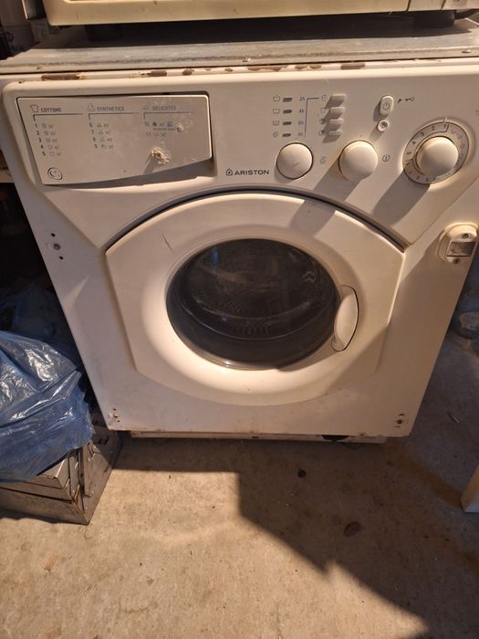Mașină de spălat Ariston – 150 LEI (Ideală Rabla Electrocasnice / Piese)