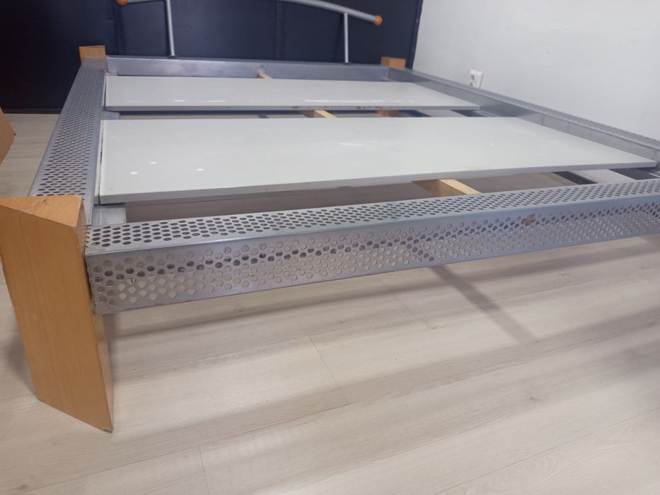 Vând pat aluminiu 1.6x2 m