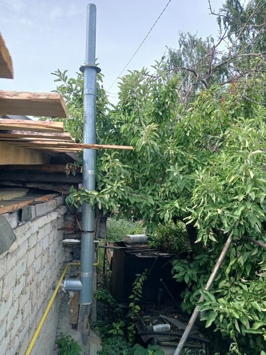 Продам газовый котел с дымоходом